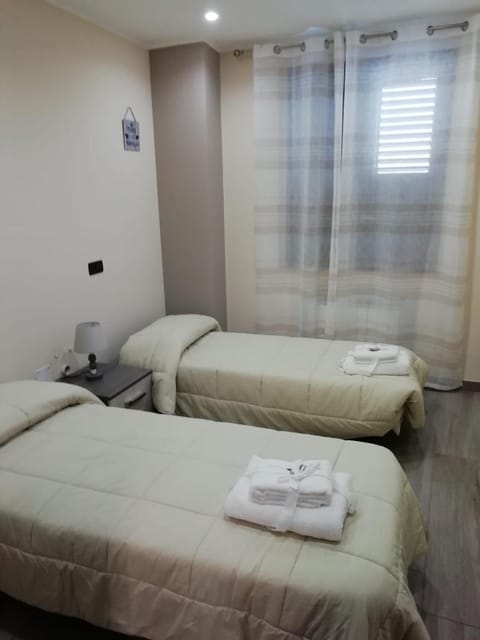 Twin Room, Shared Bathroom | Minibar, free WiFi, bed sheets