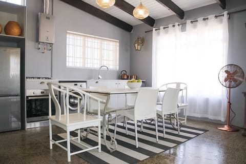 House (Misty Views) | Dining