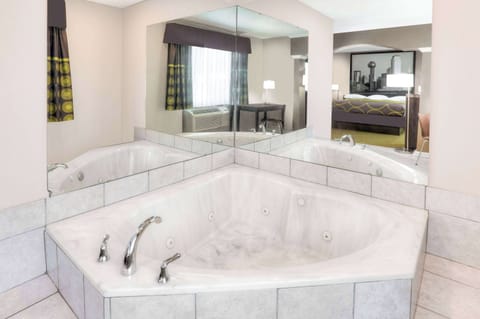 Studio Suite, 1 King Bed, Non Smoking | Bathroom | Hair dryer, towels, soap, shampoo