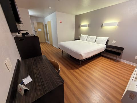 Desk, free WiFi, bed sheets