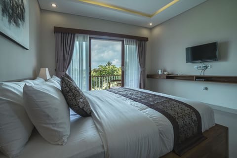 Deluxe Room, Balcony | Minibar, desk, soundproofing, free WiFi