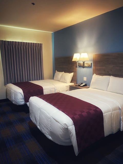 Desk, soundproofing, iron/ironing board, free WiFi