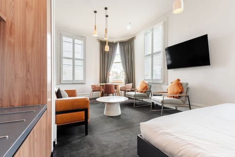 King Suite | Egyptian cotton sheets, premium bedding, in-room safe, laptop workspace