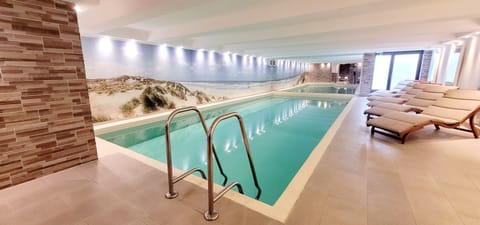 Indoor pool, sun loungers