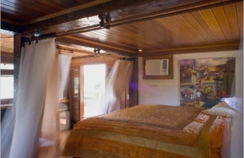 Honeymoon Room (Suite Lua de Mel Hidro Varanda Vista) | Minibar, individually decorated, individually furnished, free WiFi