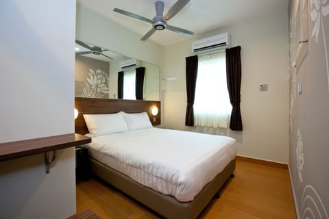 In-room safe, desk, blackout drapes, WiFi (free)