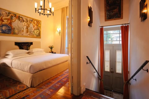 Suite | In-room safe, soundproofing, free WiFi, bed sheets