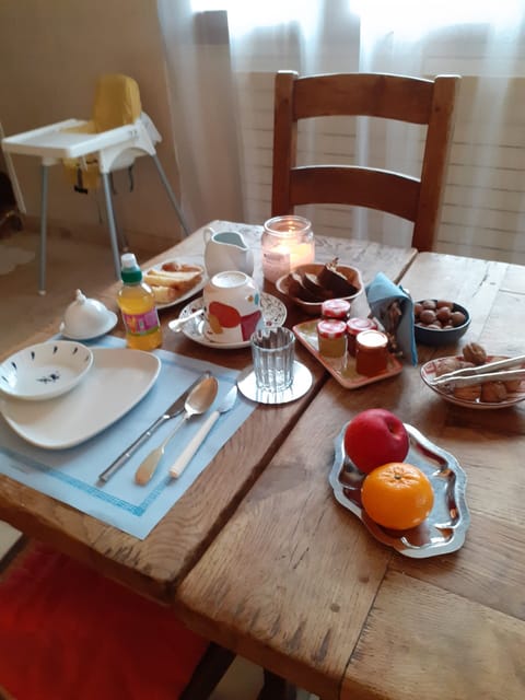 Basic Double Room | Dining room