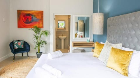 Room, 1 King Bed, Mountain View | Egyptian cotton sheets, premium bedding, Tempur-Pedic beds, in-room safe