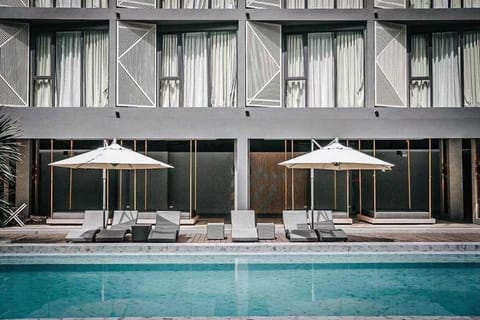 Outdoor pool, sun loungers