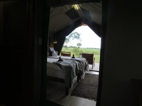 Comfort Tent | Desk, iron/ironing board (on request), bed sheets