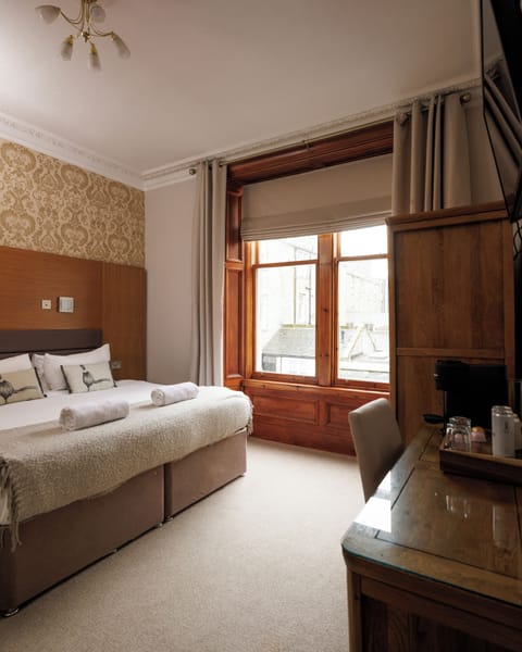 Twin or Super King Room | Iron/ironing board, free WiFi, bed sheets