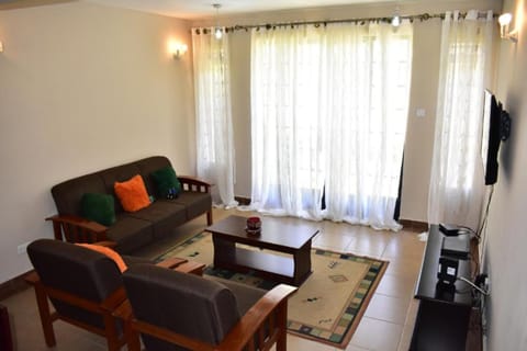 Double Room | Living room | 32-inch flat-screen TV with digital channels, TV