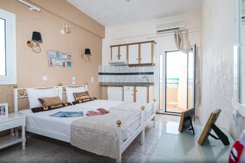 Standard Twin Studio | In-room safe, desk, iron/ironing board, bed sheets