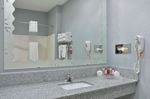 Combined shower/tub, deep soaking tub, free toiletries, hair dryer