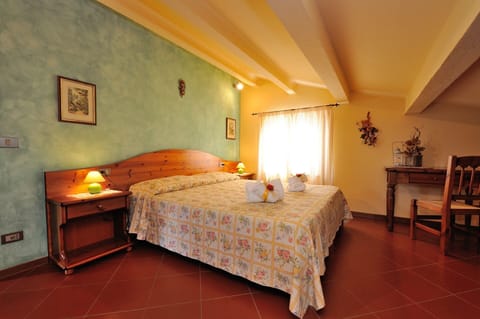 Apartment, 3 Bedrooms, Terrace | Desk, blackout drapes, iron/ironing board, free cribs/infant beds