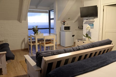 Studio (Seagull) | Living area | Flat-screen TV