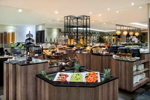 Daily buffet breakfast for a fee