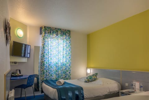 Classic Twin Room | Desk, soundproofing, cribs/infant beds, free WiFi