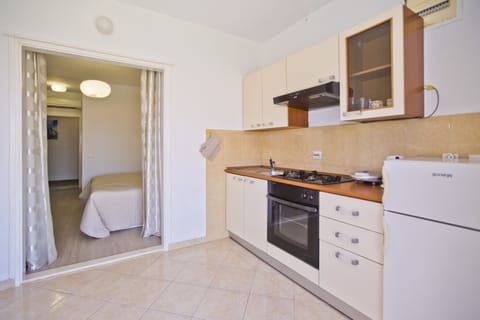 Comfort Apartment, 1 Bedroom, Terrace, City View | Hypo-allergenic bedding, desk, iron/ironing board, free WiFi