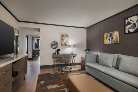 LCD TV, streaming services