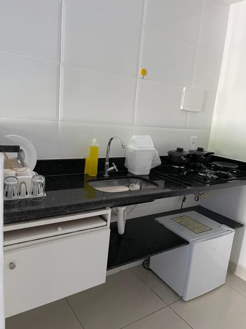 Stovetop, cookware/dishes/utensils