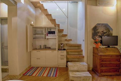 Luxury Suite, Ensuite, City View (Roof Top Altana) | Shared kitchen | Highchair