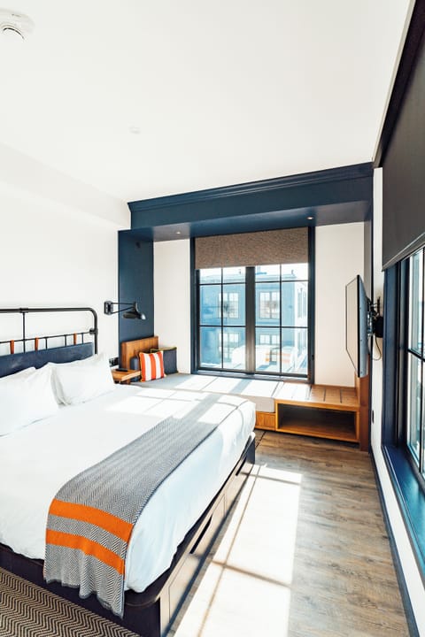 Room, 1 King Bed (Marina) | Frette Italian sheets, premium bedding, in-room safe, blackout drapes