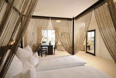 Junior Studio Suite | In-room safe, desk, soundproofing, iron/ironing board