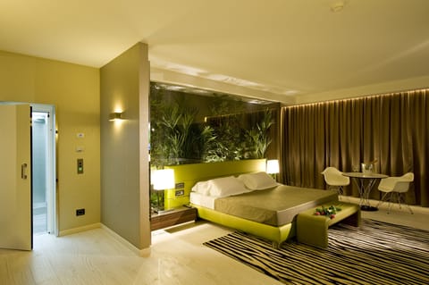 Superior Suite (Experience) | Premium bedding, free minibar items, in-room safe, desk