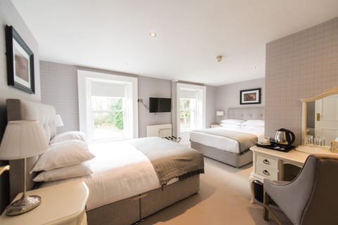 Superior Quadruple Room | Blackout drapes, iron/ironing board, free WiFi, bed sheets