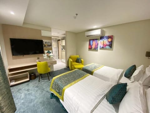 Deluxe Room, Multiple Beds | Egyptian cotton sheets, premium bedding, down comforters, pillowtop beds