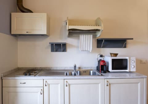 Standard Apartment | Private kitchen | Mini-fridge, microwave, stovetop, espresso maker