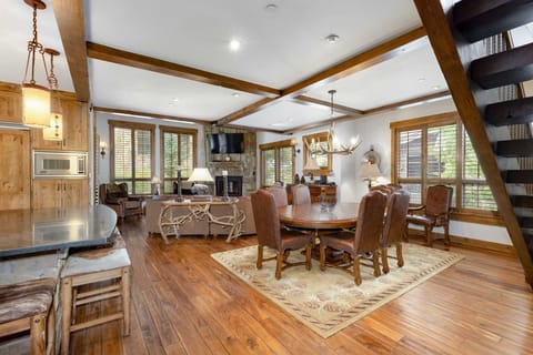 House, 4 Bedrooms | Dining