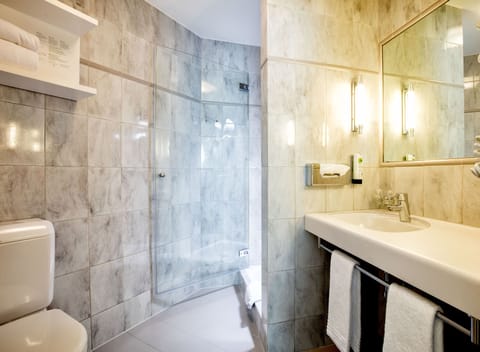 Standard Double Room | Bathroom | Free toiletries, hair dryer, bathrobes, slippers