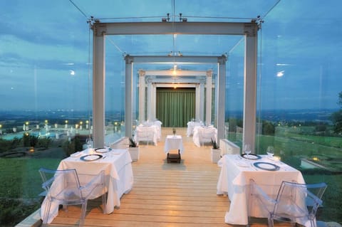 Lunch, dinner served; Italian cuisine, pool views 