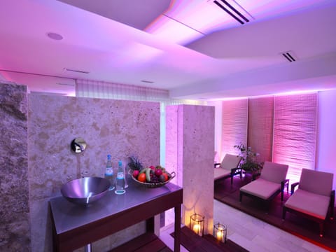 Sauna, hot tub, steam room