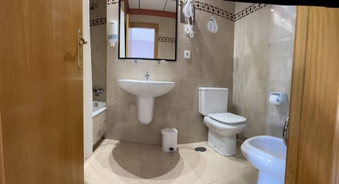 Bathtub, bidet, towels