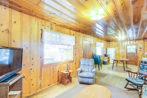 Cabin 8, Two Bedroom King/2 Doubles | Private kitchen | Full-size fridge, microwave, stovetop, toaster