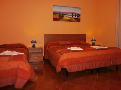 Desk, soundproofing, free WiFi, bed sheets