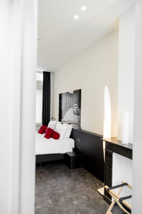 Minibar, in-room safe, desk, laptop workspace