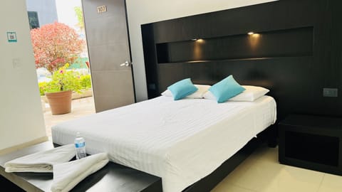 Deluxe Double Room | Desk, blackout drapes, free WiFi