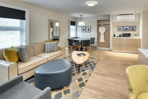 49-inch TV with cable channels, Netflix, iPod dock