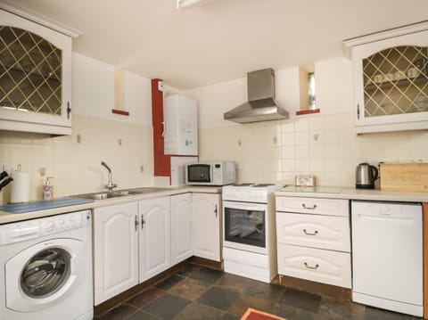 Cottage | Private kitchen | Cookware/dishes/utensils