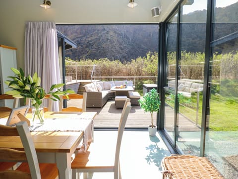 Cottage | Outdoor dining