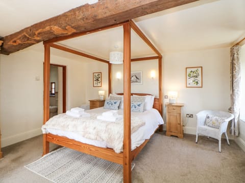 4 bedrooms, WiFi (free), individually decorated, individually furnished