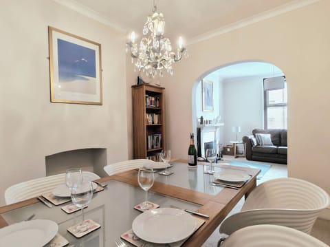 Cottage | Dining
