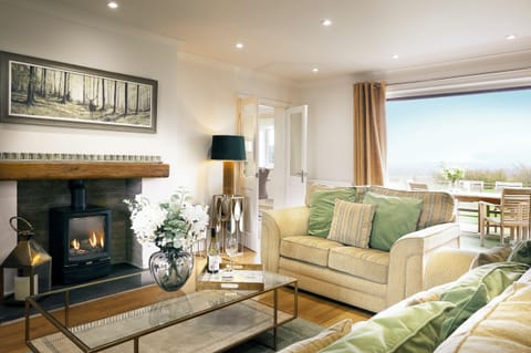 Cottage | Living area | TV