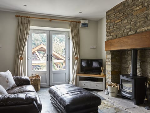 Cottage | Living area | TV