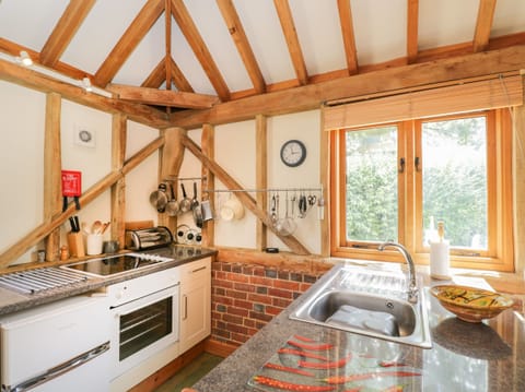 Cottage | Private kitchen | Stovetop, dishwasher, cookware/dishes/utensils